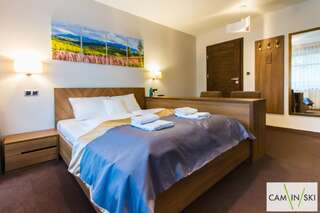 Отели типа «постель и завтрак» Villa Cam In Ski Зеленец Четырехместный номер с террасой и двуспальными кроватями размера «queen-size»-4