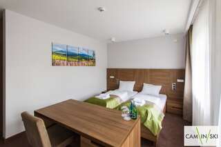 Отели типа «постель и завтрак» Villa Cam In Ski Зеленец Двухместный номер Делюкс с 1 кроватью и балконом-1